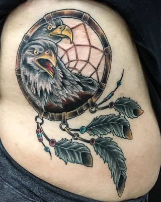  Tatouage attrape rêve avec deux aigles en son centre